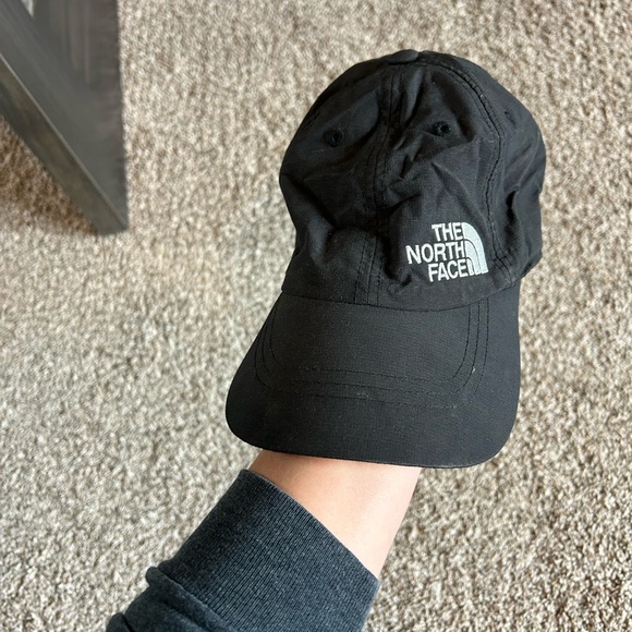 The North Face Classic Black Hat - Picture 1 of 4